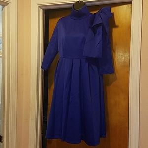 Women's pleated dress with shoulder bow